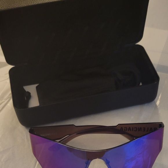 BALENCIAGA EYEWEAR Abstract-Frame Sunglasses - Picture 4 of 4